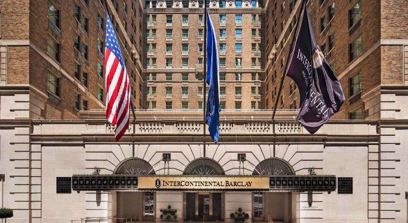 a large building with a flag on top of it, InterContinental New York Barclay Hotel in New York (NY)