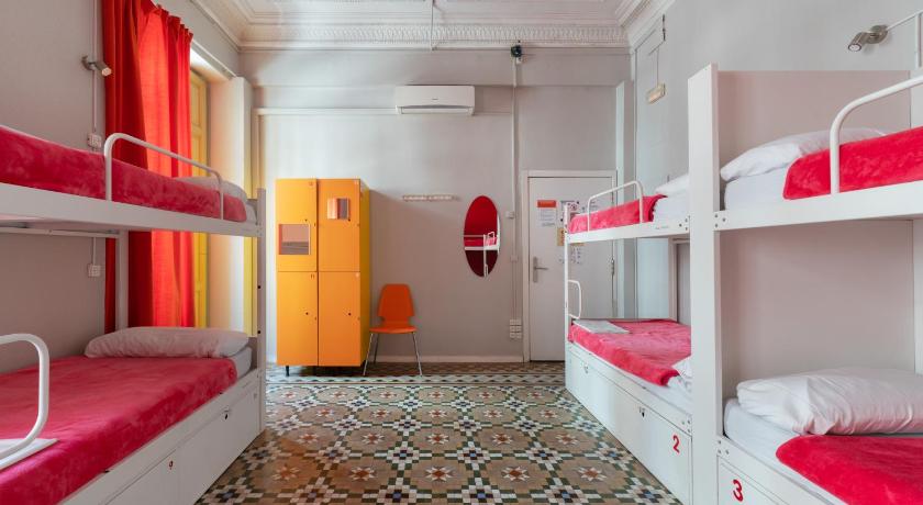 Red Nest Hostel