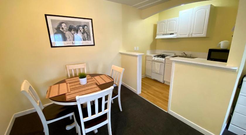 รูปของห้องดีลักซ์เตียงคิงไซส์และเตียงควีนไซส์ (Deluxe King & Queen Suite) 6