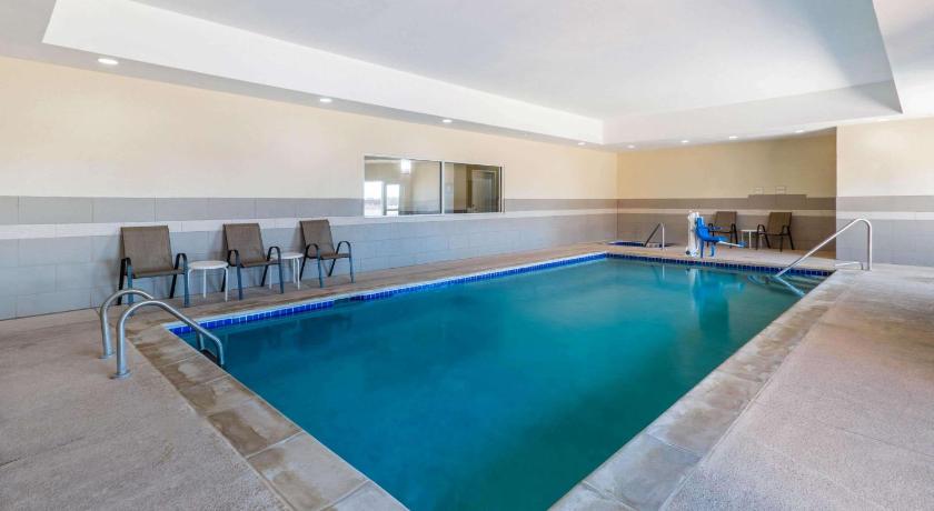 La Quinta Inn & Suites by Wyndham Artesia photo