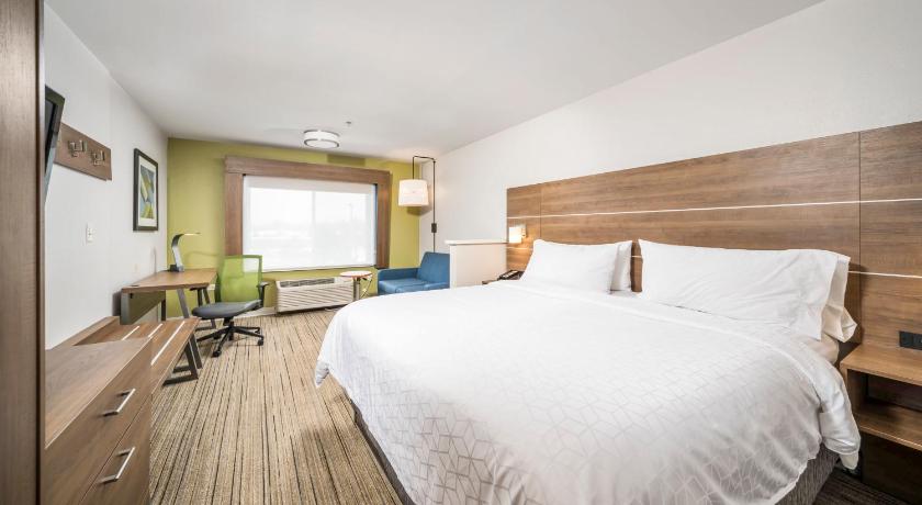 Holiday Inn Express Chicago Northwest-Vernon Hills photo