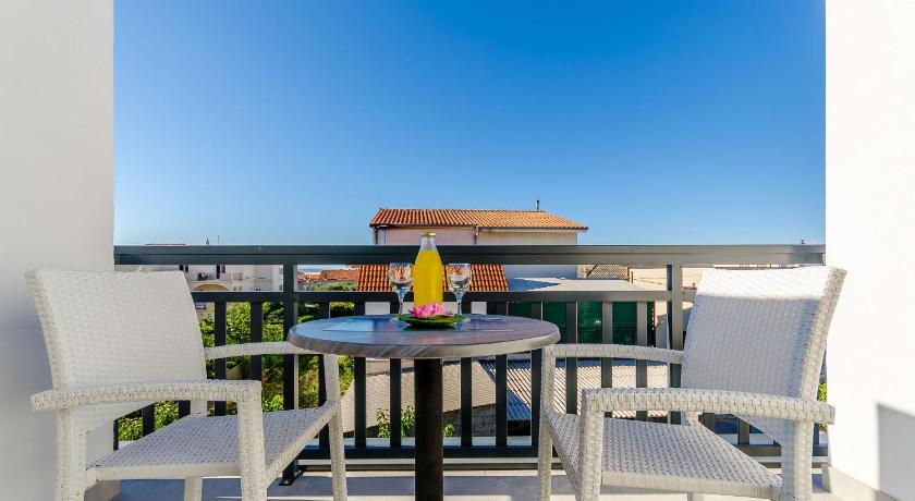 All Saints Suites Bb Kastela - image 25