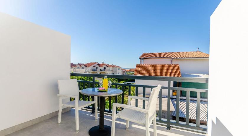 All Saints Suites Bb Kastela - image 36
