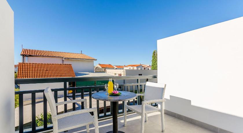 All Saints Suites Bb Kastela - image 39