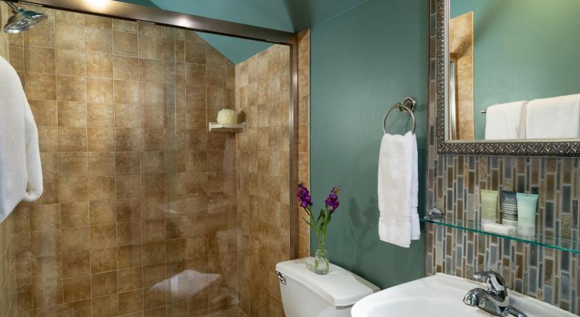 Image of Queen Room with Sea View 2