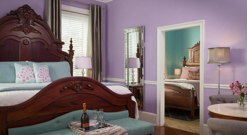 Image of Deluxe King Suite 1