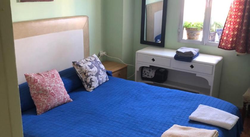Bonitas habitacions en piso compartido casa antonio — Hotel in Seville