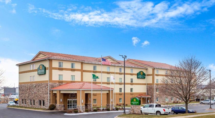 La Quinta Inn & Suites by Wyndham Rockford photo