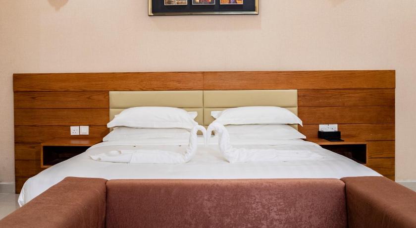 RED-5 - AL Safa Suites photo