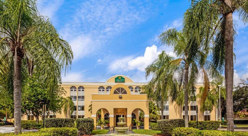 La Quinta Inn & Suites by Wyndham Miami Lakes