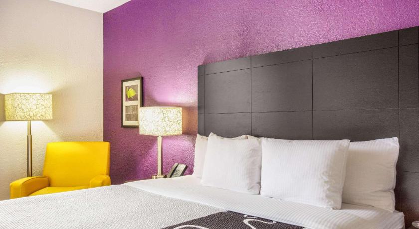 Image of 1 King Bed, Non-Smoking 5