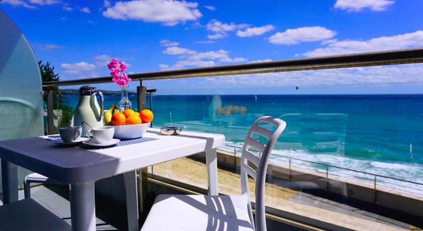 Aurora apartments on the beach — Hotel in Obzor