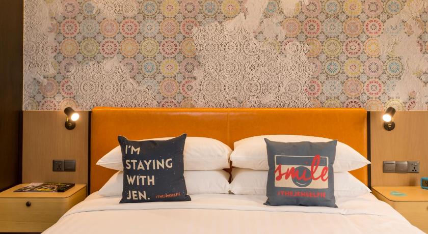 Image of Deluxe Room 1 King 6