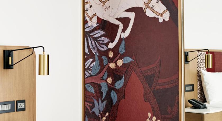 Image of Deluxe King Room 13