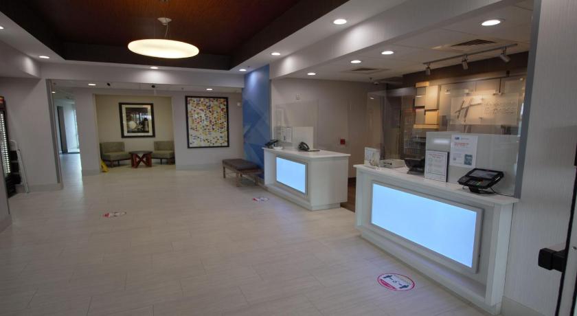 Holiday Inn Express Hotel & Suites Somerset Central photo