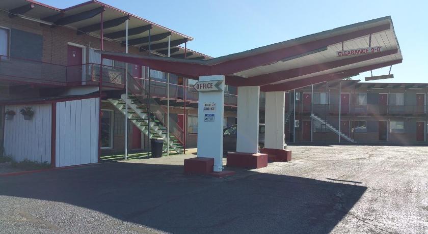 Thunder Bird Motel photo