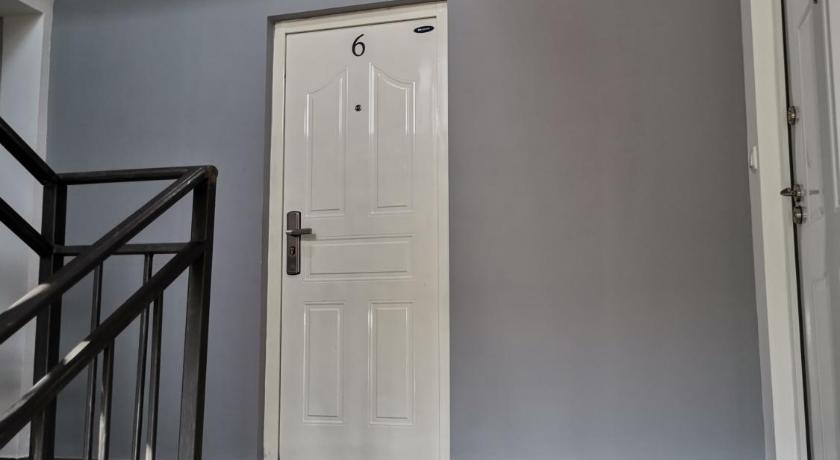 Airport Apartments photo