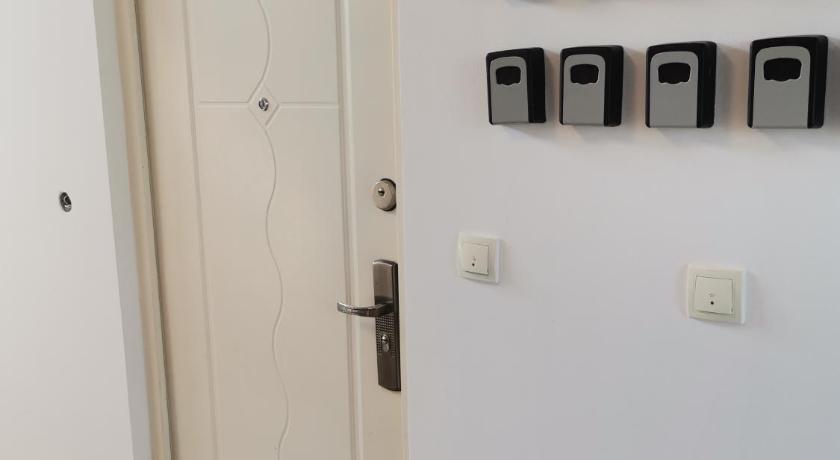 Airport Apartments photo