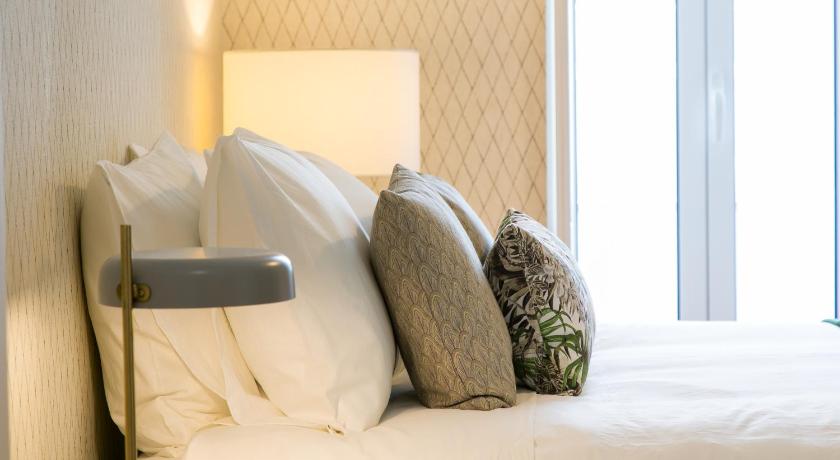 Lisbon luxury retreat! 2 suites, balcony & views!! - 21