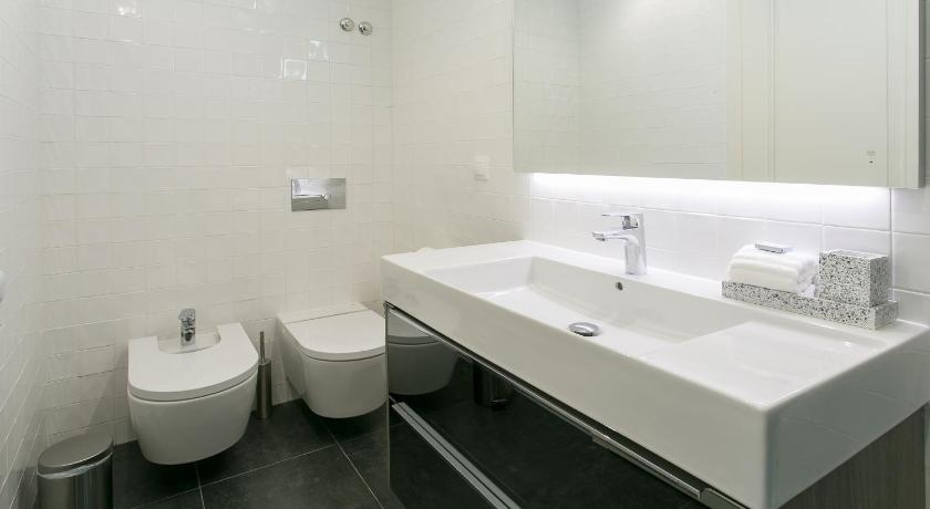 Lisbon luxury retreat! 2 suites, balcony & views!! - 5