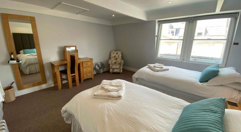 Bath Roof Terrace Apartment, City Centre, Sleeps up to 8 photo