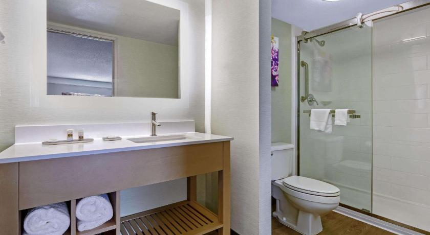 La Quinta Inn & Suites by Wyndham San Francisco Airport N