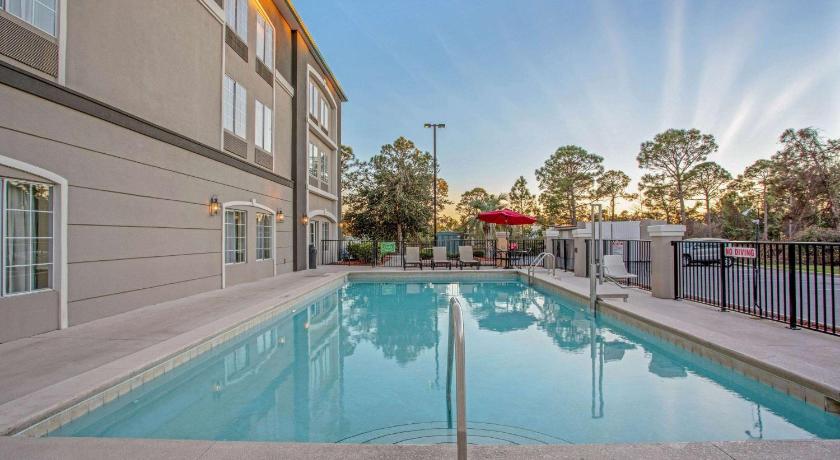 La Quinta Inn & Suites by Wyndham Panama City Beach photo