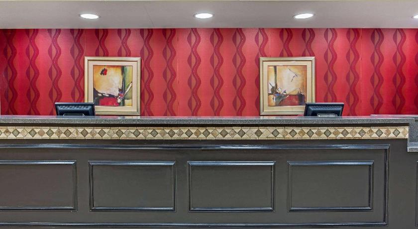 La Quinta Inn & Suites by Wyndham Canton MS photo