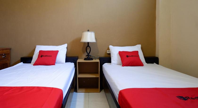 RedDoorz @ Telaga Mulya Hotel Wates photo