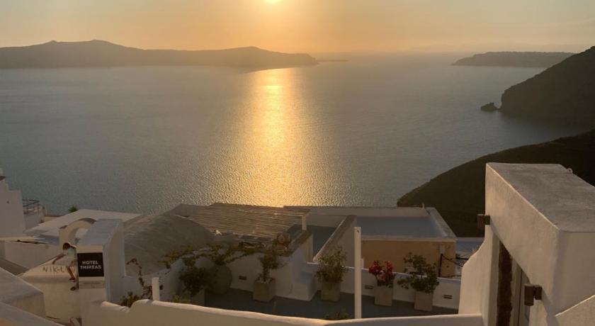 Doukas Caldera Suites photo