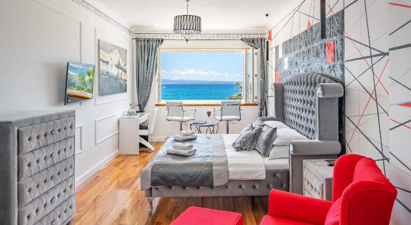 Image of Luxury Suite 0