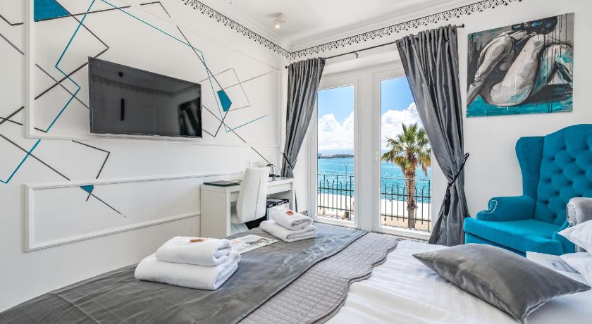 Image of Queen Bed Non Smoking Prestige Sea View 3