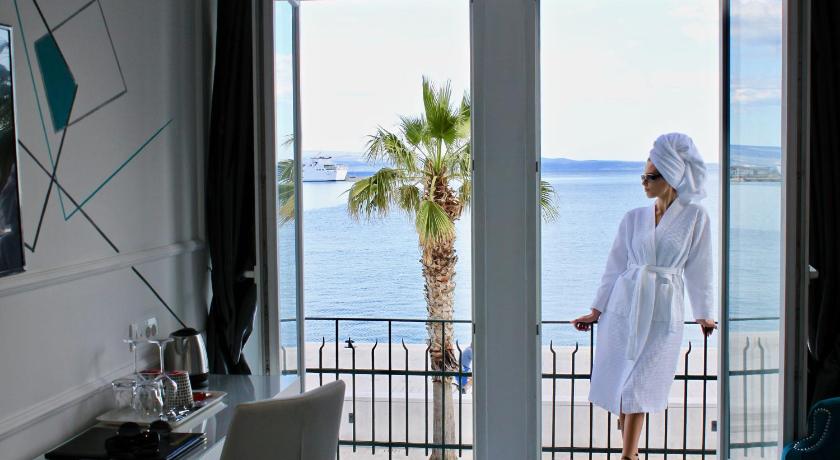 Image of Queen Bed Non Smoking Prestige Sea View 5