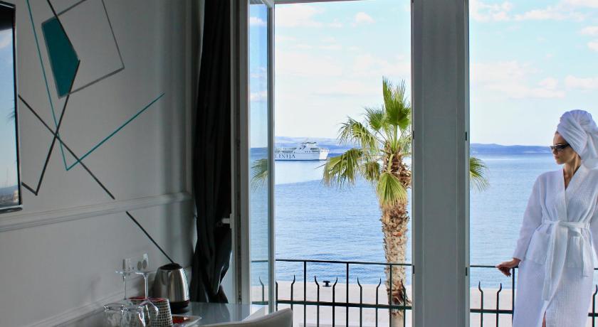Image of Queen Bed Non Smoking Prestige Sea View 8