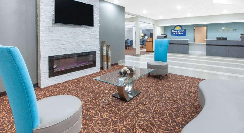 Days Inn & Suites by Wyndham Grand Rapids Near Downtown photo