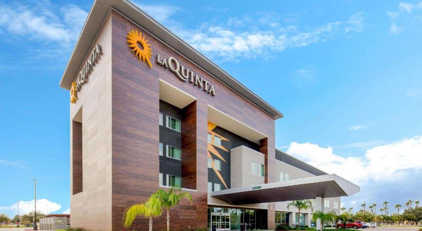 La Quinta Inn & Suites by Wyndham McAllen Convention Center photo