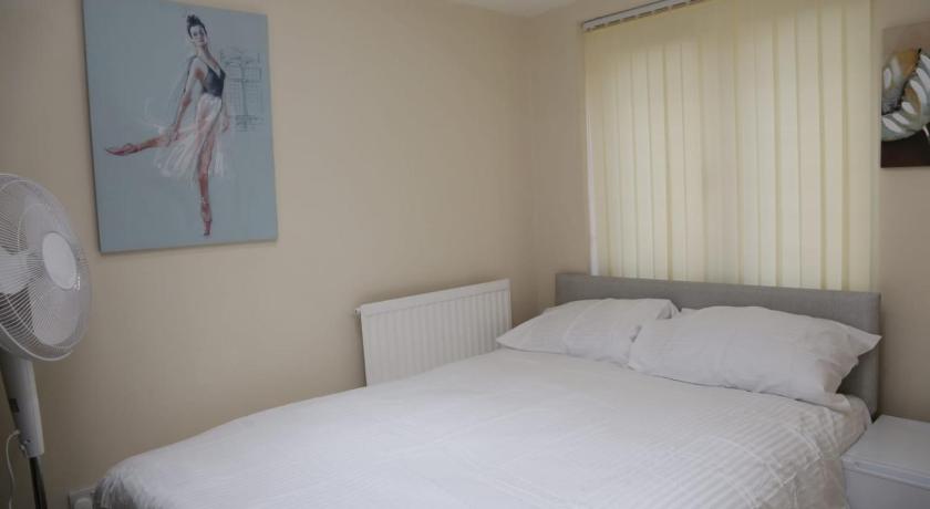 A A Guest Rooms Thamesmead photo