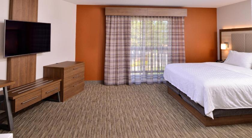 "Suite" numurs ar "king" izmēra gultu un burbuļvannu (King Suite With Spa Bath) attēls 1