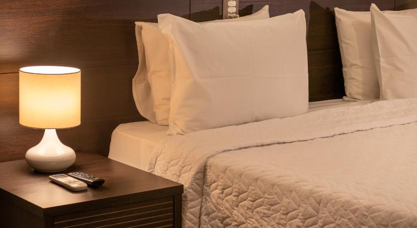 Image of Superior King Suite 8