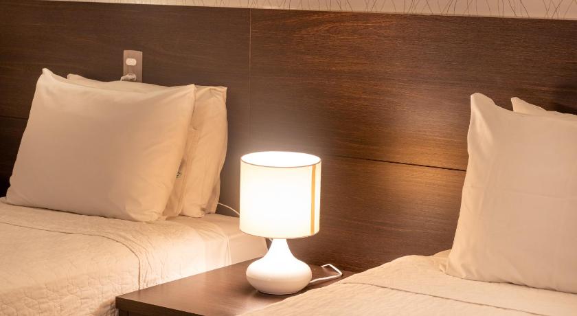 Image of Deluxe Family Suite 12