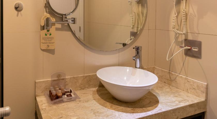 Image of Deluxe Family Suite 16