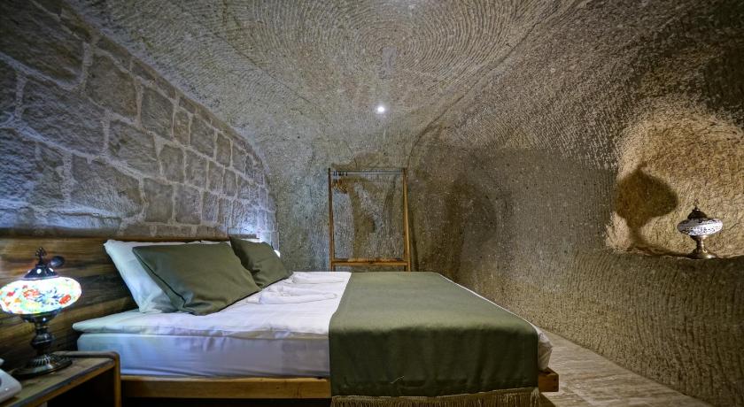 Vigneron Cave Hotel