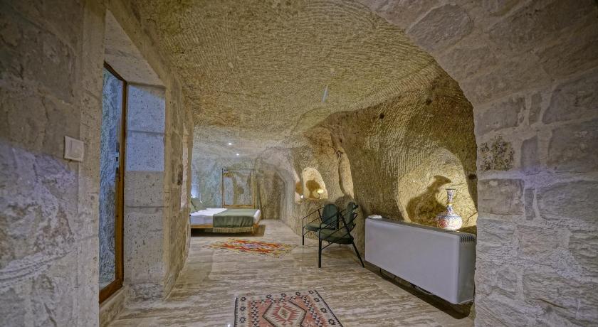 Vigneron Cave Hotel