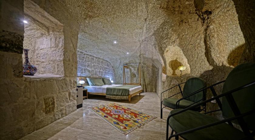 Vigneron Cave Hotel