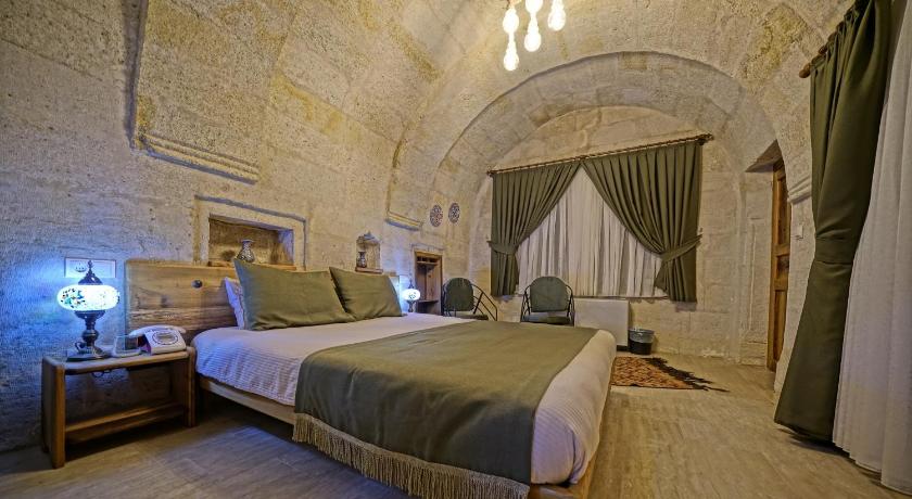 Vigneron Cave Hotel