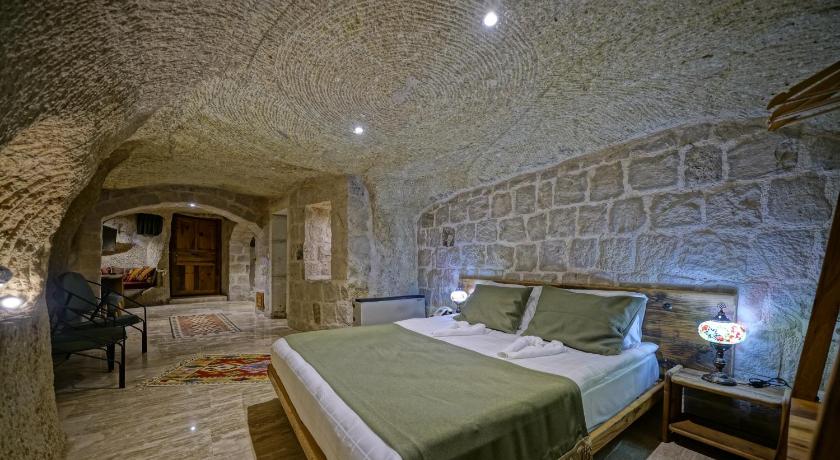 Vigneron Cave Hotel