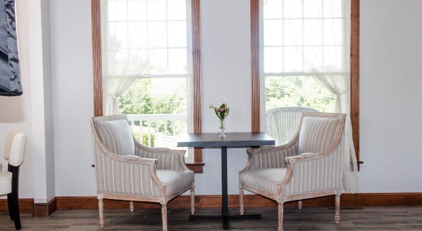 Hillside Inn photo