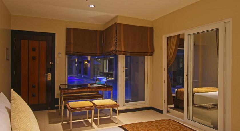 Image of Family Suite with Pool Access 8