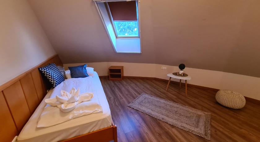 Image of Deluxe Suite 2