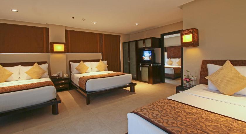 Image of Family Grand Suite with Pool Access 3